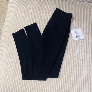 Beyond Yoga caught in the midi high waist legging small